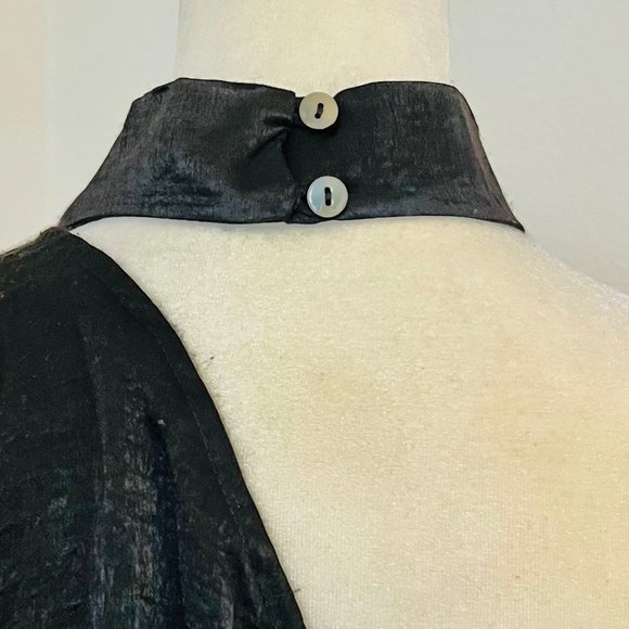 NWT Willow & Clay One Shoulder Long Sleeve Black Crinkle Satin Collar Blouse Top - Picture 3 of 7